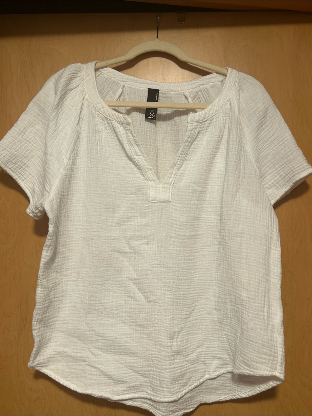 bobi White Textured Short Sleeve V-Neck Blouse